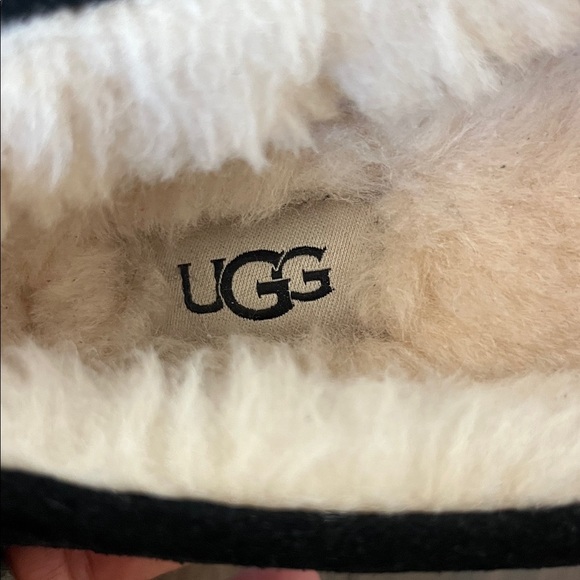 NWT Ugg Ainsley Scalloped Slippers - Picture 6 of 8